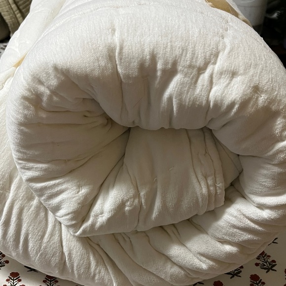 New! NWT! Pottery Barn Cozy Cloud Quilt in White - Picture 6 of 10